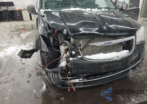 2016 Chrysler Town & Country Touring z USA, uszkodzony, nr VIN 2C4RC1BG5GR147896